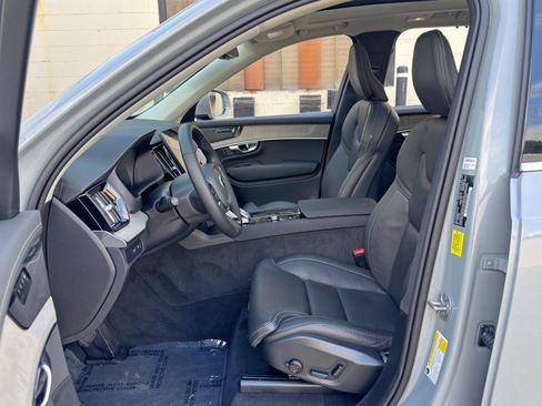 Used 2025 Volvo XC90 T8 Ultra w/ Protection Package Premier AWD/4WD image 17