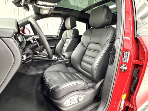 New 2026 Porsche Macan image 31