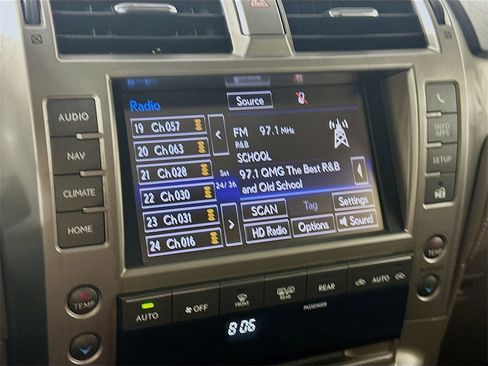 Used 2017 Lexus GX 460 image 17