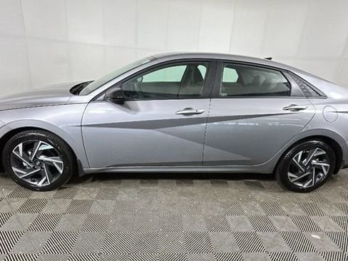 Certified 2025 Hyundai Elantra Sport FWD image 6