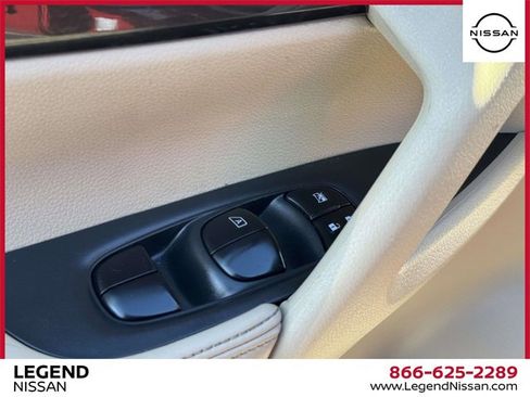 Used 2020 Nissan Rogue SV image 15