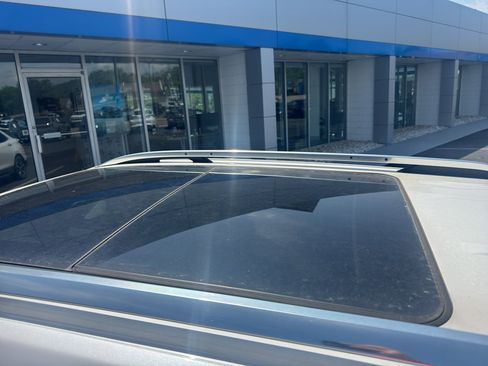 Used 2023 Chevrolet Equinox Premier image 9