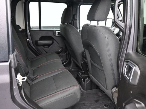 Used 2023 Jeep Gladiator Rubicon w/ Cold Weather Group image 13