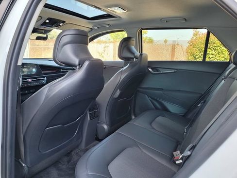 Certified 2025 Kia Niro EX Touring FWD image 16