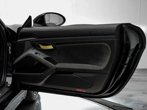 Used 2021 Porsche 718 Cayman GT4 RWD image 91