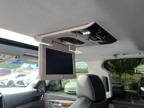 Used 2020 Cadillac Escalade ESV Luxury w/ Escalade Sport Edition AWD/4WD image 13