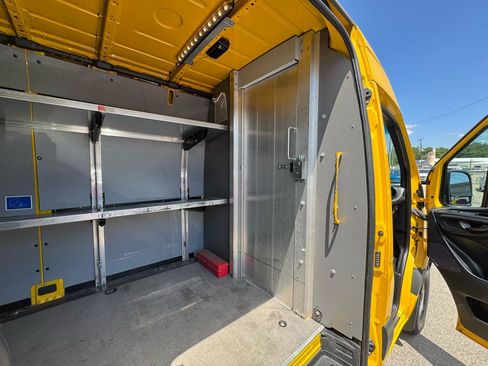 Used 2021 Mercedes-Benz Sprinter 2500 image 19