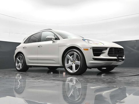 Certified 2020 Porsche Macan Turbo AWD/4WD image 43