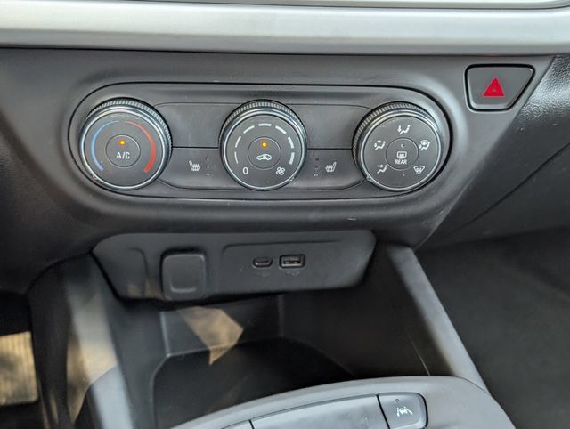 Used 2024 Chevrolet Trax RS FWD image 13