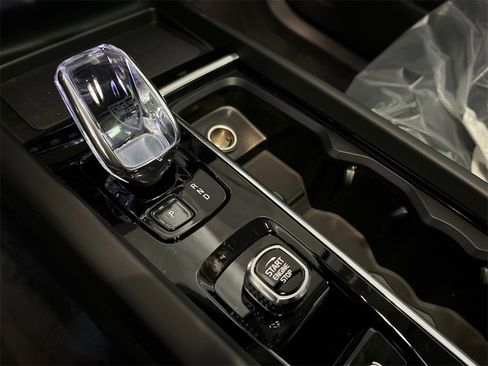 New 2026 Volvo XC60 B5 Plus w/ Protection Package Premier image 18