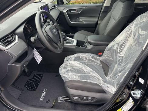 Used 2025 Toyota RAV4 XLE image 16