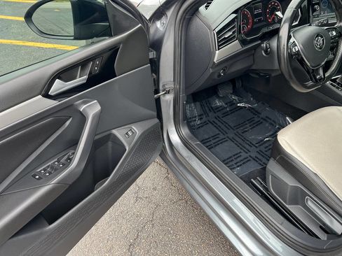Used 2019 Volkswagen Jetta R-Line FWD image 17