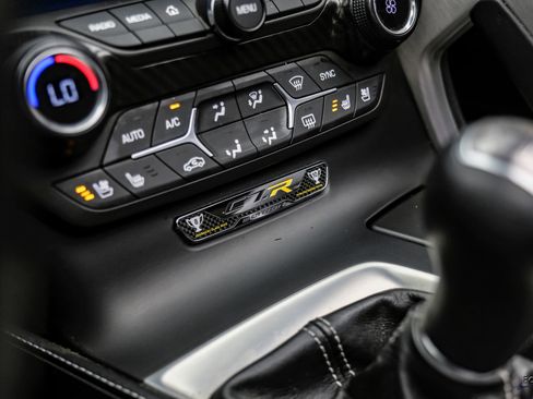 Used 2015 Chevrolet Corvette Z06 w/ 3LZ Preferred Equipment Group RWD image 78