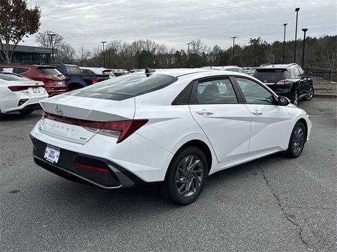 New 2026 Hyundai Elantra Blue image 7