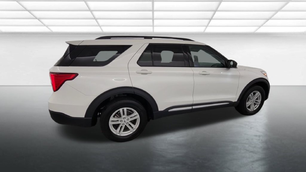 Certified 2024 Ford Explorer XLT w/ Equipment Group 202A AWD/4WD image 9