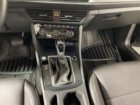 Used 2024 Volkswagen Jetta SE FWD image 17