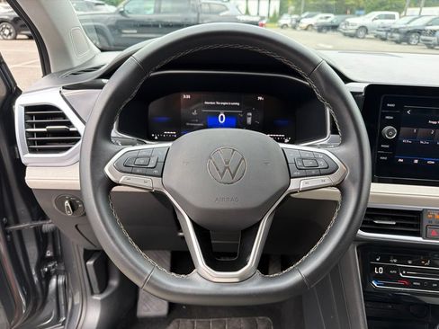 Used 2025 Volkswagen Taos SE FWD image 15