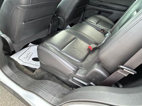 Used 2015 Ford Explorer XLT w/ Equipment Group 202B AWD/4WD image 9