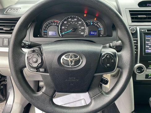 Used 2014 Toyota Camry LE FWD image 13