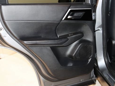 Used 2022 Mitsubishi Outlander SE image 50