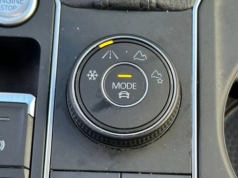 Used 2021 Volkswagen Atlas SE w/ Towing Package AWD/4WD image 37