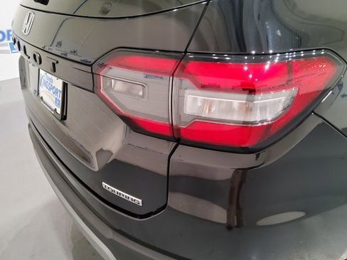 Used 2023 Honda Pilot Touring image 12