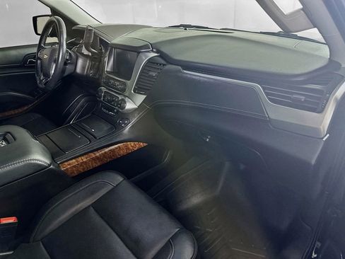 Used 2019 Chevrolet Suburban Premier image 32