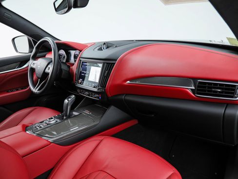Certified 2023 Maserati Levante GT AWD/4WD image 12