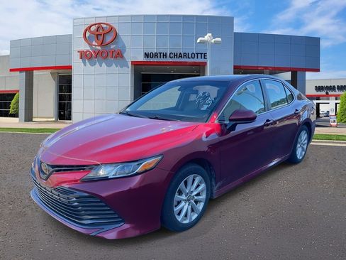 Used 2019 Toyota Camry LE image 6