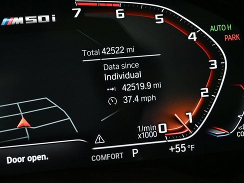 Used 2022 BMW X6 M50i w/ Executive Package image 10