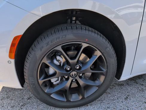 New 2026 Chrysler Pacifica Limited image 16