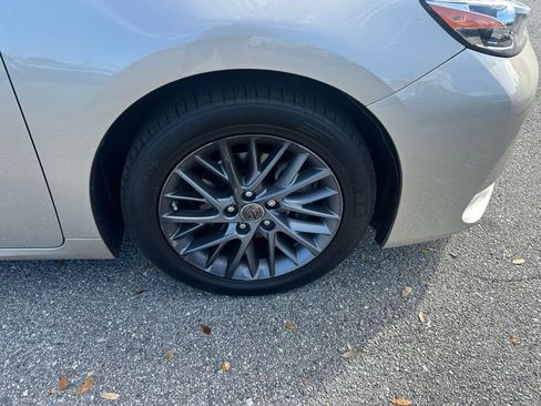 Used 2018 Lexus ES 350 w/ Navigation System Package FWD image 4