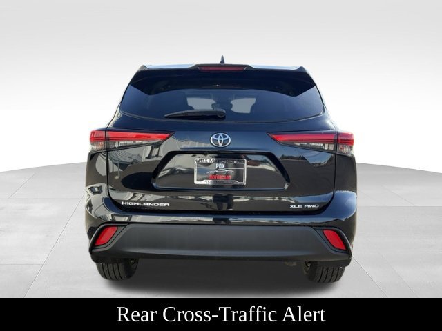 Used 2020 Toyota Highlander XLE AWD/4WD image 6