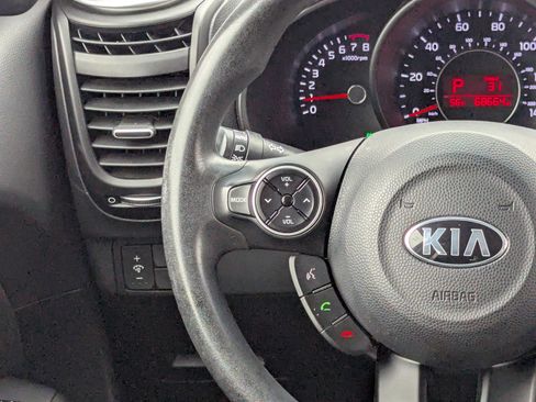 Used 2016 Kia Soul + image 17
