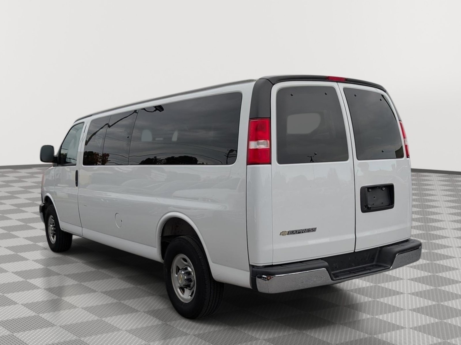 Used 2025 Chevrolet Express 3500 LT w/ LT Preferred Equipment Group RWD image 3