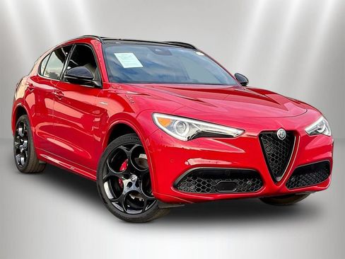 Used 2023 Alfa Romeo Stelvio Veloce AWD/4WD image 3
