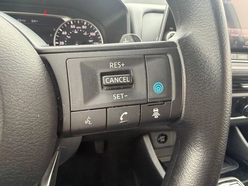 Used 2024 Nissan Rogue SV AWD/4WD image 5