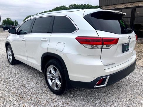 Used 2018 Toyota Highlander Limited w/ Carpet Mat Package (TMS) AWD/4WD image 7