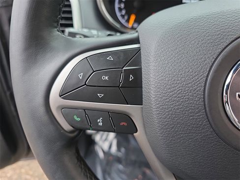 Used 2021 Jeep Grand Cherokee Laredo image 17