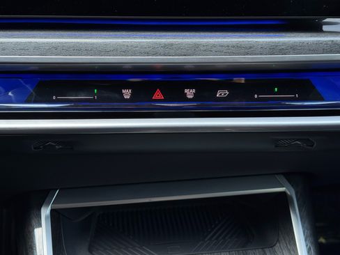 Used 2023 BMW 740i w/ Parking Assistance Package RWD image 34