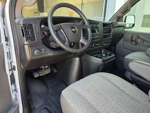 Used 2025 Chevrolet Express 3500 LT w/ LT Preferred Equipment Group RWD image 13