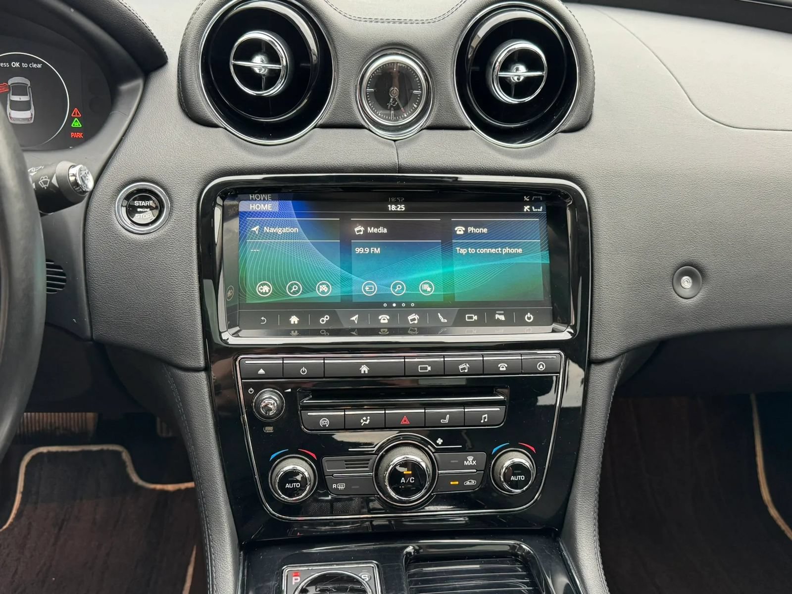Used 2019 Jaguar XJ R-Sport RWD image 17