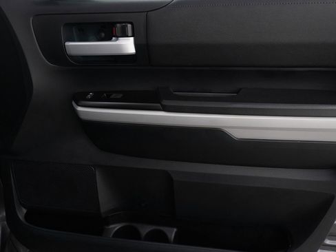 Used 2018 Toyota Tundra SR5 image 12