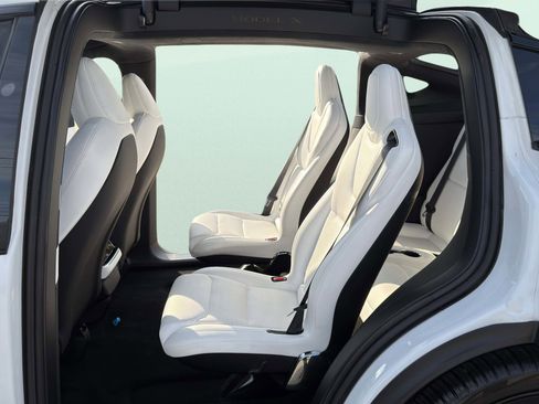 Used 2023 Tesla Model X image 24