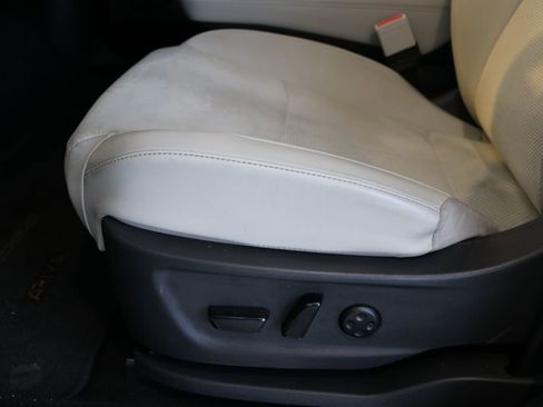 Used 2023 Nissan Ariya AWD image 16