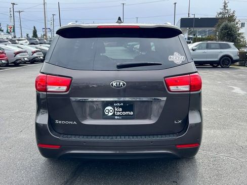 Used 2016 Kia Sedona LX w/ LX Convenience Package image 8
