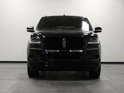Used 2024 Lincoln Navigator L Reserve w/ Monochromatic Package AWD/4WD image 9