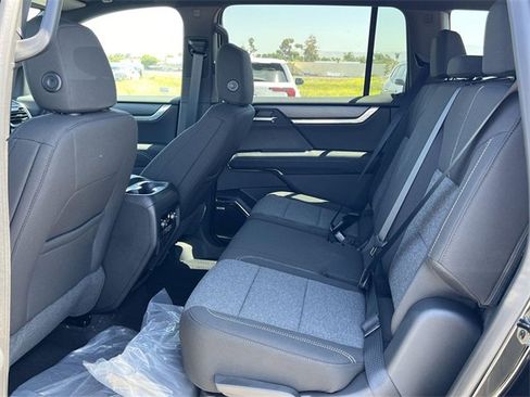 New 2025 GMC Acadia Elevation image 21