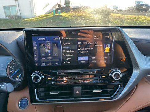 Used 2021 Toyota Highlander Platinum image 17