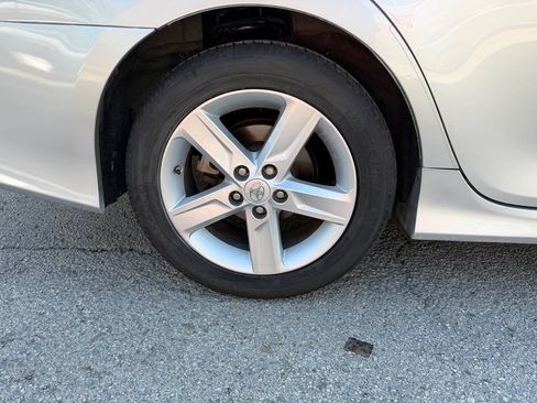Used 2013 Toyota Camry SE FWD image 32